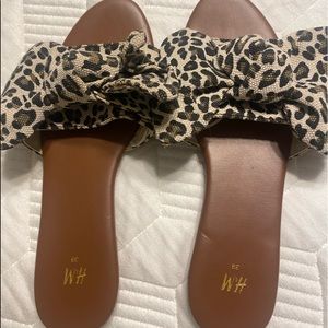 Cute leopard sandals with bow size 8